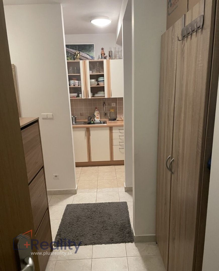 Dvojizbový byt s dvomi balkónmi  v mestskej časti Bratislava Ružinov na Hrachovej ulici na prenájom!