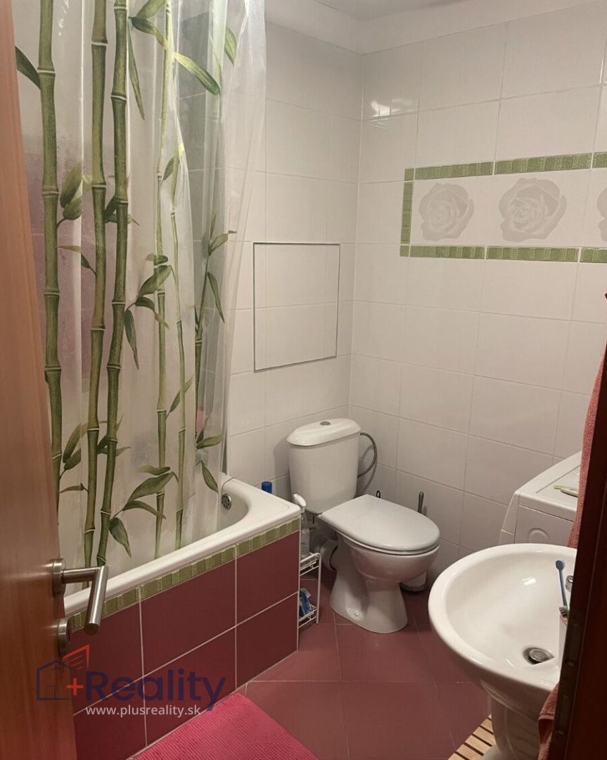 Dvojizbový byt s dvomi balkónmi  v mestskej časti Bratislava Ružinov na Hrachovej ulici na prenájom!