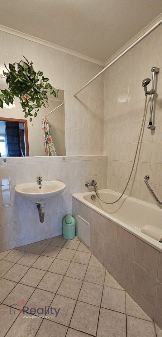Jednoizbový byt s balkónom v komplexe KOLOSEO v mestskej časti Bratislava Nové Mesto na Tomášikovej ulici na prenájom!
