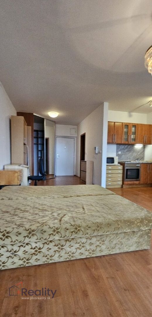 Jednoizbový byt s balkónom v komplexe KOLOSEO v mestskej časti Bratislava Nové Mesto na Tomášikovej ulici na prenájom!
