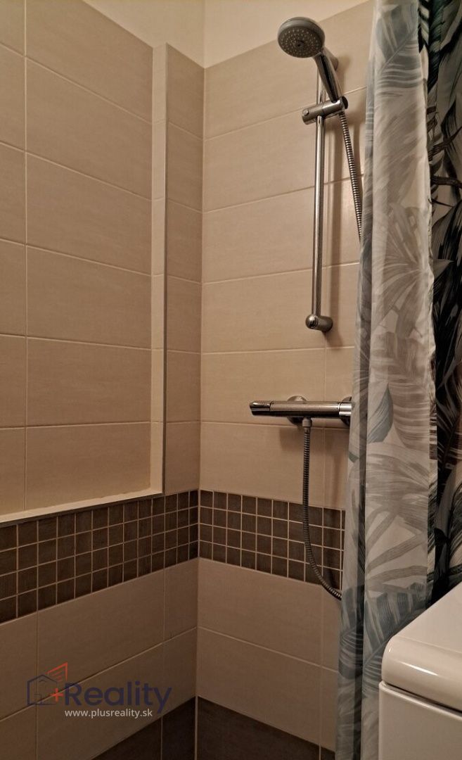Klimatizovaný 2 izbový byt s balkónom v mestskej časti Bratislava Ružinov, časť Ostredky na prenájom!