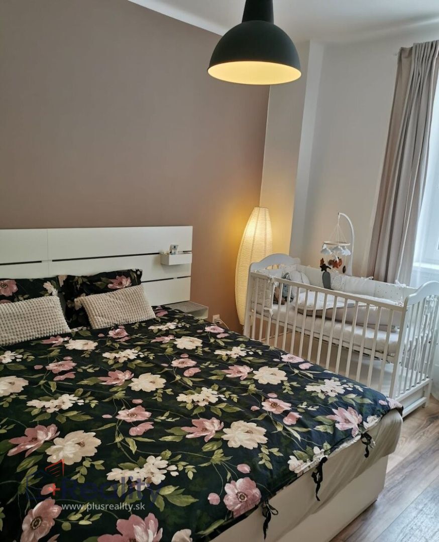Krásny 3 izbový byt s balkónom v mestskej časti Bratislava Nové Mesto na Bartoškovej ulici na prenájom!