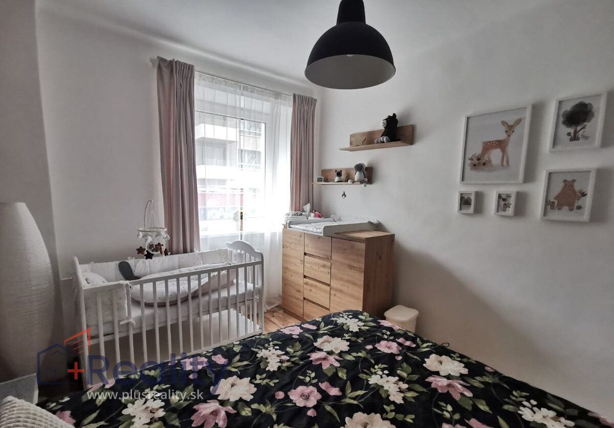 Krásny 3 izbový byt s balkónom v mestskej časti Bratislava Nové Mesto na Bartoškovej ulici na prenájom!