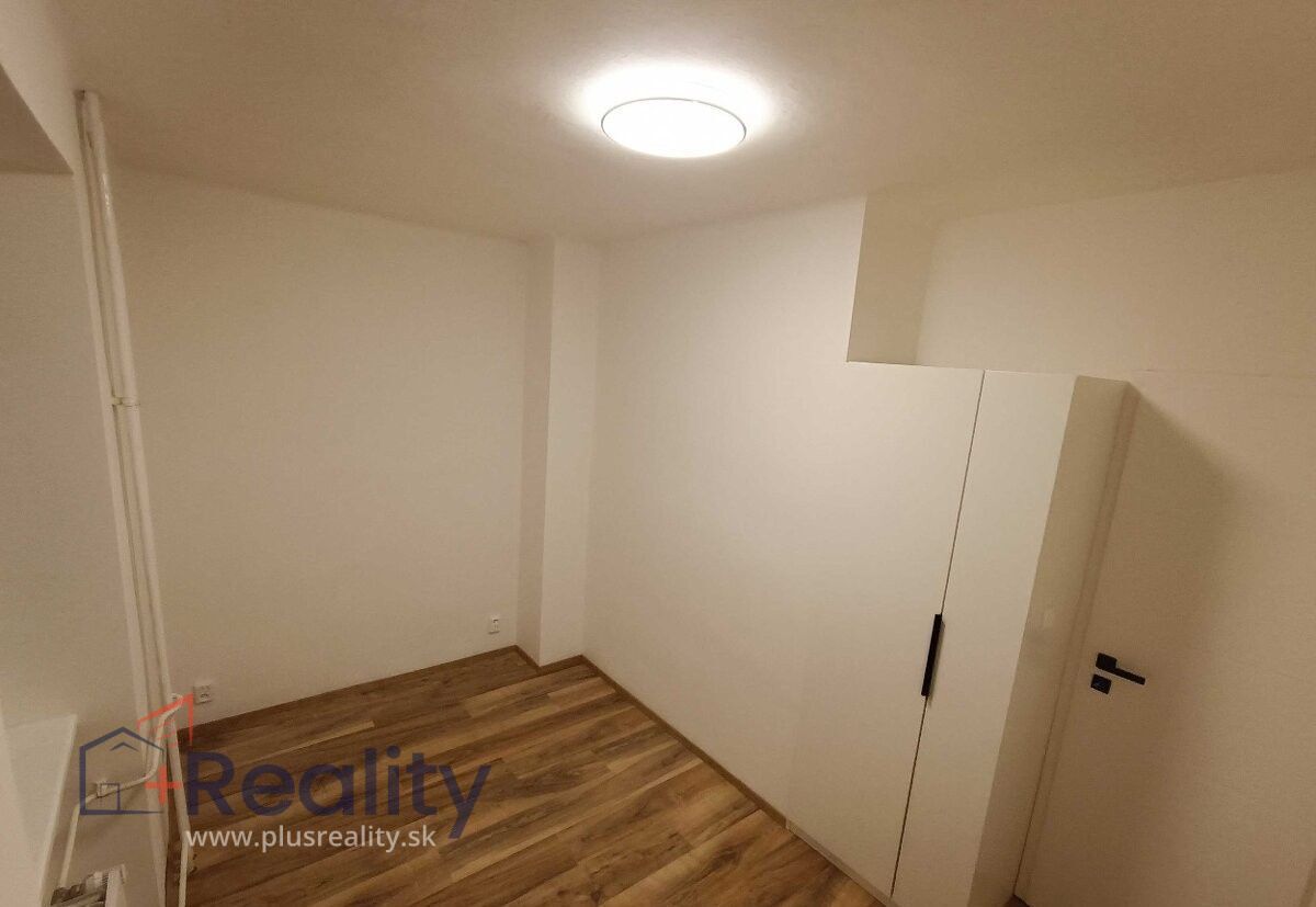 Krásny 3 izbový byt s balkónom v mestskej časti Bratislava Nové Mesto na Bartoškovej ulici na prenájom!
