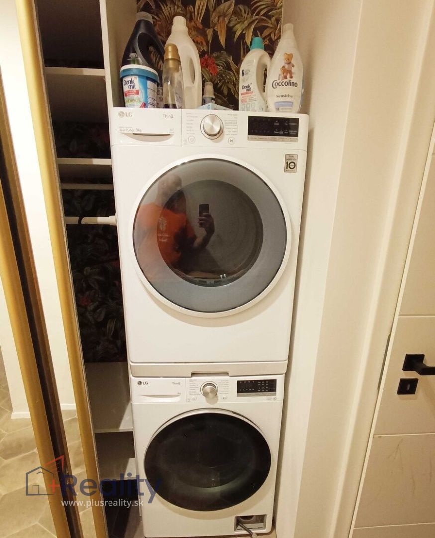 Krásny 3 izbový byt s balkónom v mestskej časti Bratislava Nové Mesto na Bartoškovej ulici na prenájom!