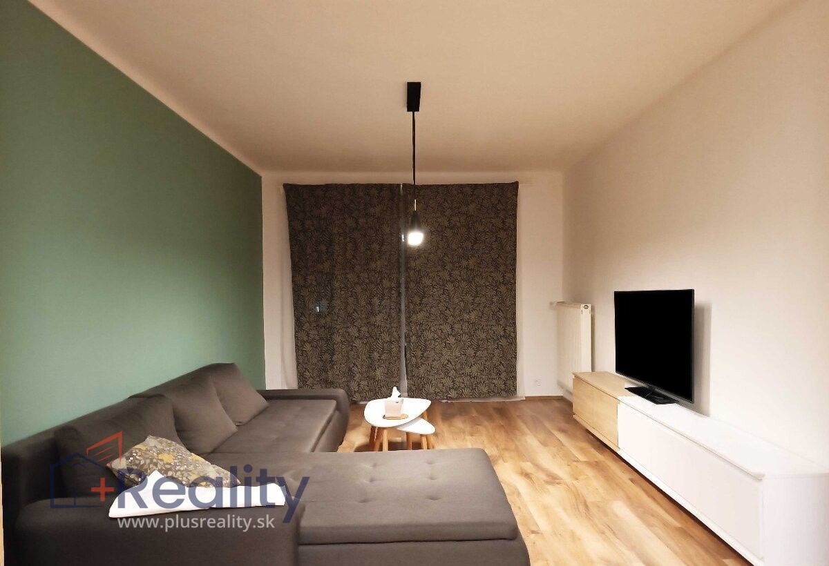 Krásny 3 izbový byt s balkónom v mestskej časti Bratislava Nové Mesto na Bartoškovej ulici na prenájom!