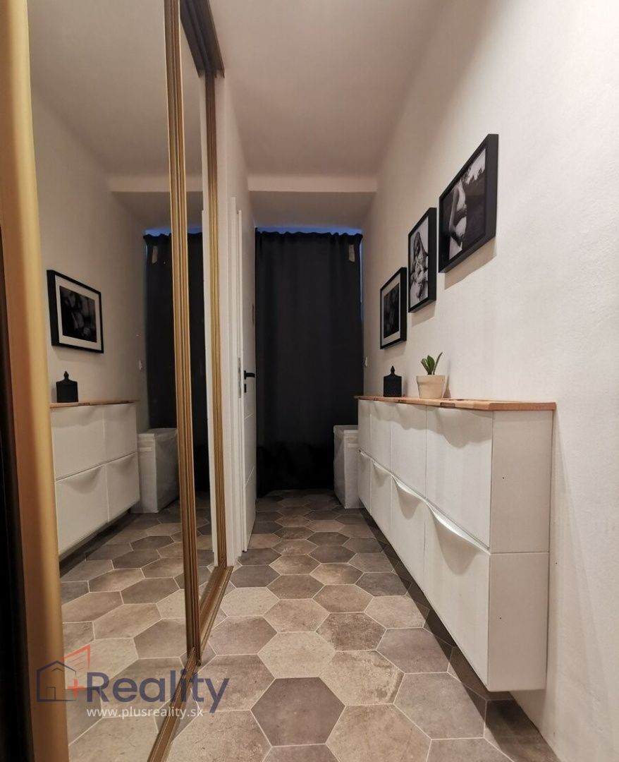 Krásny 3 izbový byt s balkónom v mestskej časti Bratislava Nové Mesto na Bartoškovej ulici na prenájom!