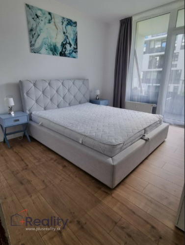 Krásny dizajnový 2 izbový byt s balkónom v komplexe AHOJ PARK v mestskej časti Bratislava Nové mesto na Sliačskej ulici na prenájom!