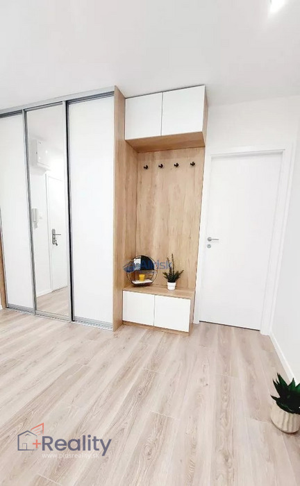 Krásny, novo zrekonštruovaný 3 izbový byt v mestskej časti Bratislava Ružinov, na Čmelíkovej ulici  na prenájom!