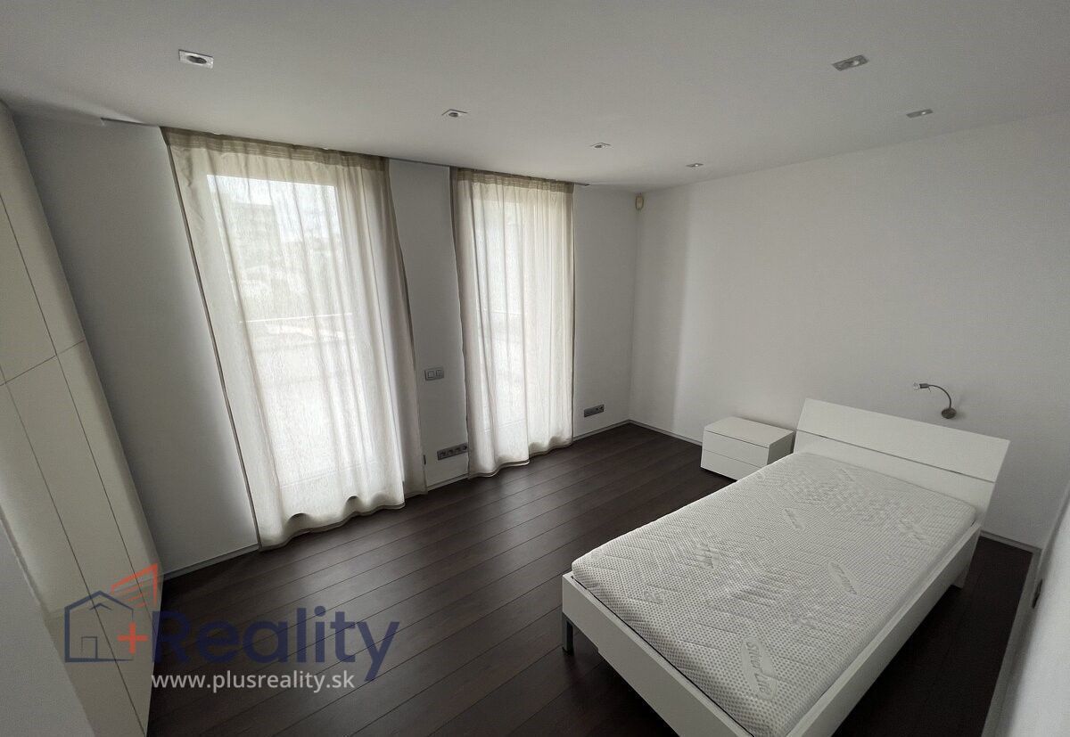 Luxusný 4 izbový byt  v mestskej časti Bratislava Nové mesto na Bárdošovej ulici na prenájom!