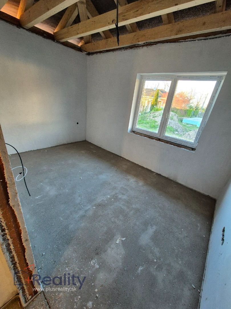 Luxusný 4 izbový rodinný dom  blízko hlavného mesta v obci Kyselica na predaj!