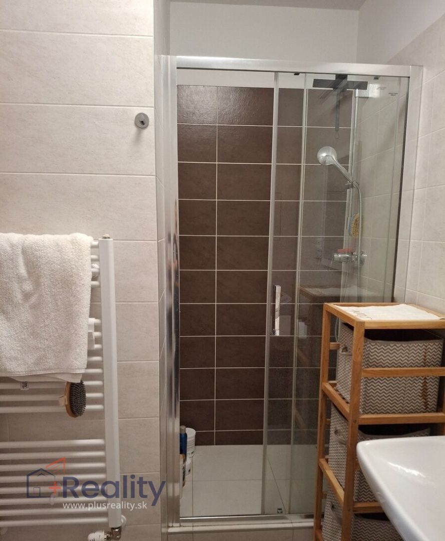 Moderný 2 izbový byt s balkónom v mestskej časti Bratislava Ružinov na Bajkalskej ulici na prenájom!