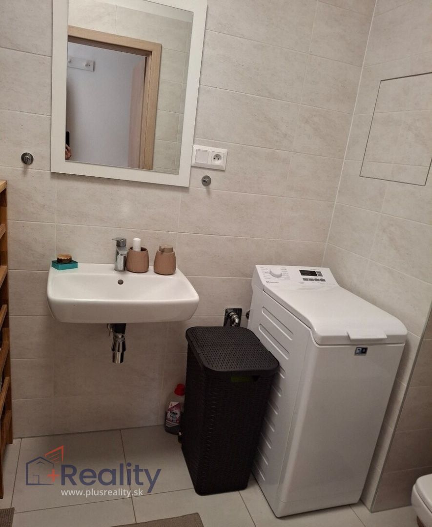 Moderný 2 izbový byt s balkónom v mestskej časti Bratislava Ružinov na Bajkalskej ulici na prenájom!