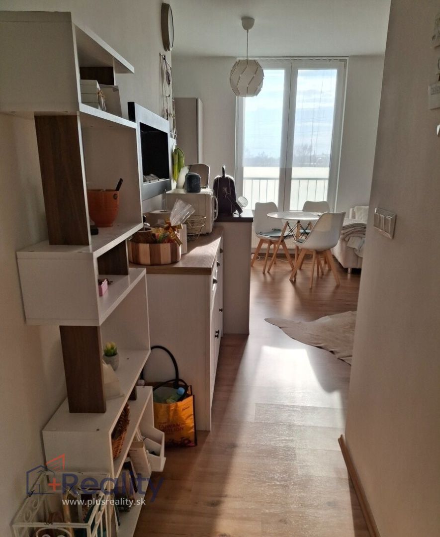 Moderný 2 izbový byt s balkónom v mestskej časti Bratislava Ružinov na Bajkalskej ulici na prenájom!