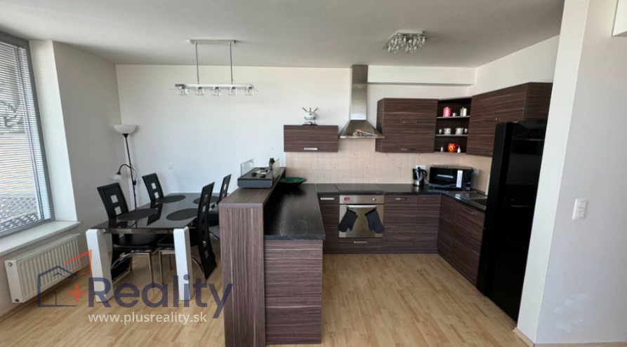 Moderný 3 izbový byt v komplexe Tri Veže, v mestskej časti Bratislava Nové mesto na Bajkalskej ulici na prenájom!