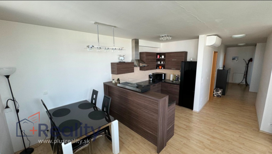 Moderný 3 izbový byt v komplexe Tri Veže, v mestskej časti Bratislava Nové mesto na Bajkalskej ulici na prenájom!