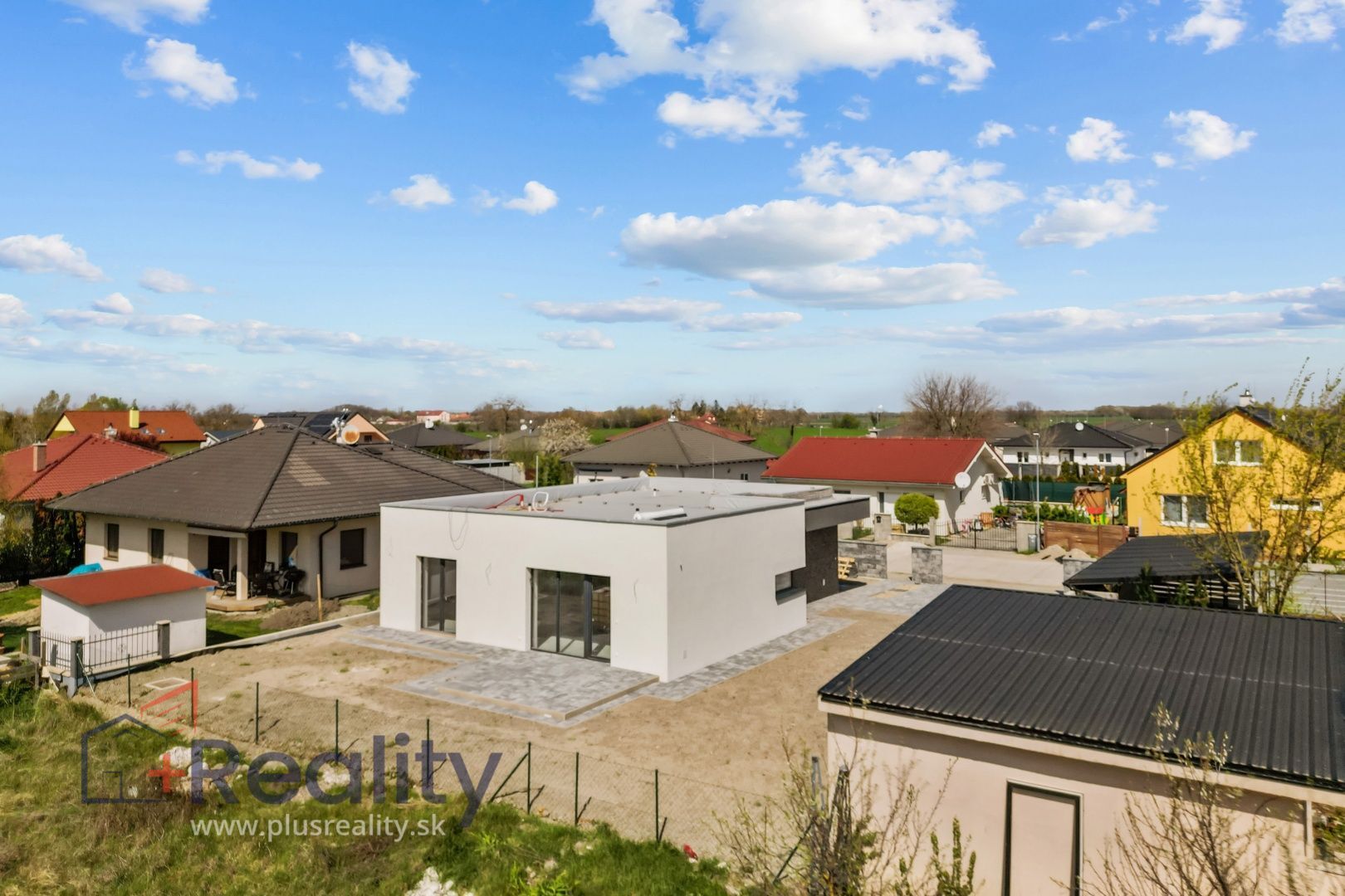 Moderný štvorizbový rodinný dom v obci Michal na Ostrove na predaj!