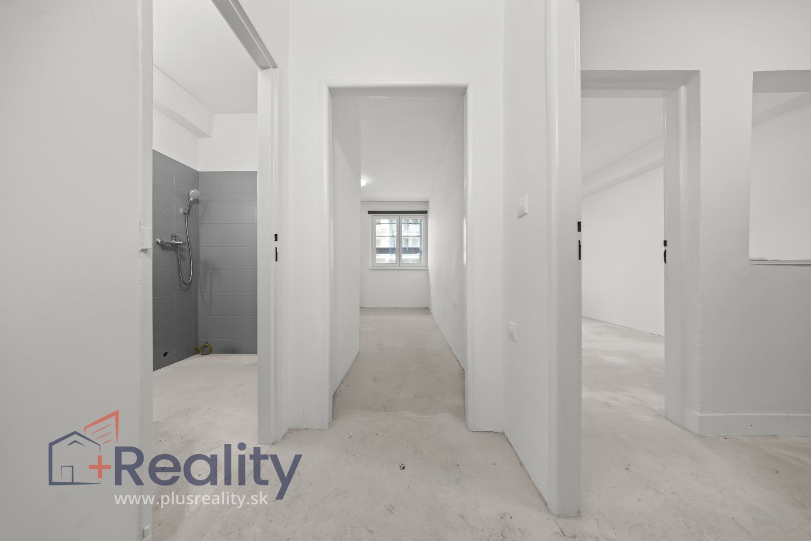 PLUS REALITY Zrekonštruovaný dvojizbový byt v Ružinove na predaj!