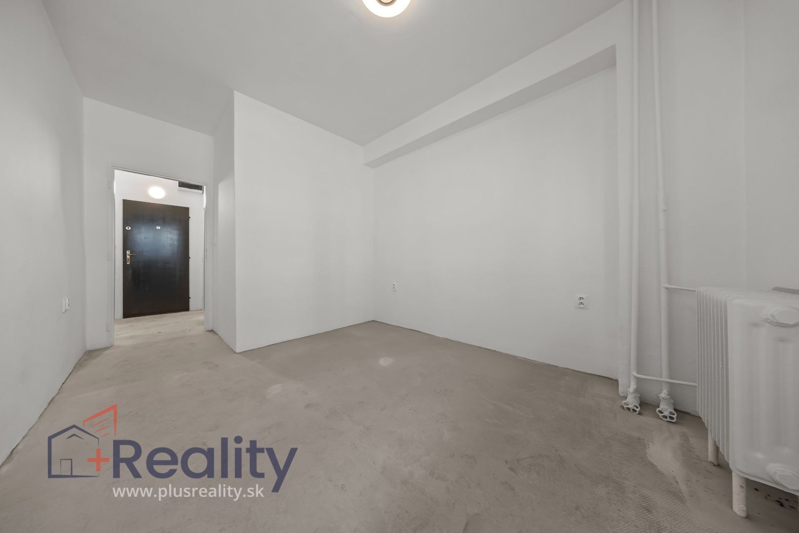 PLUS REALITY Zrekonštruovaný dvojizbový byt v Ružinove na predaj!