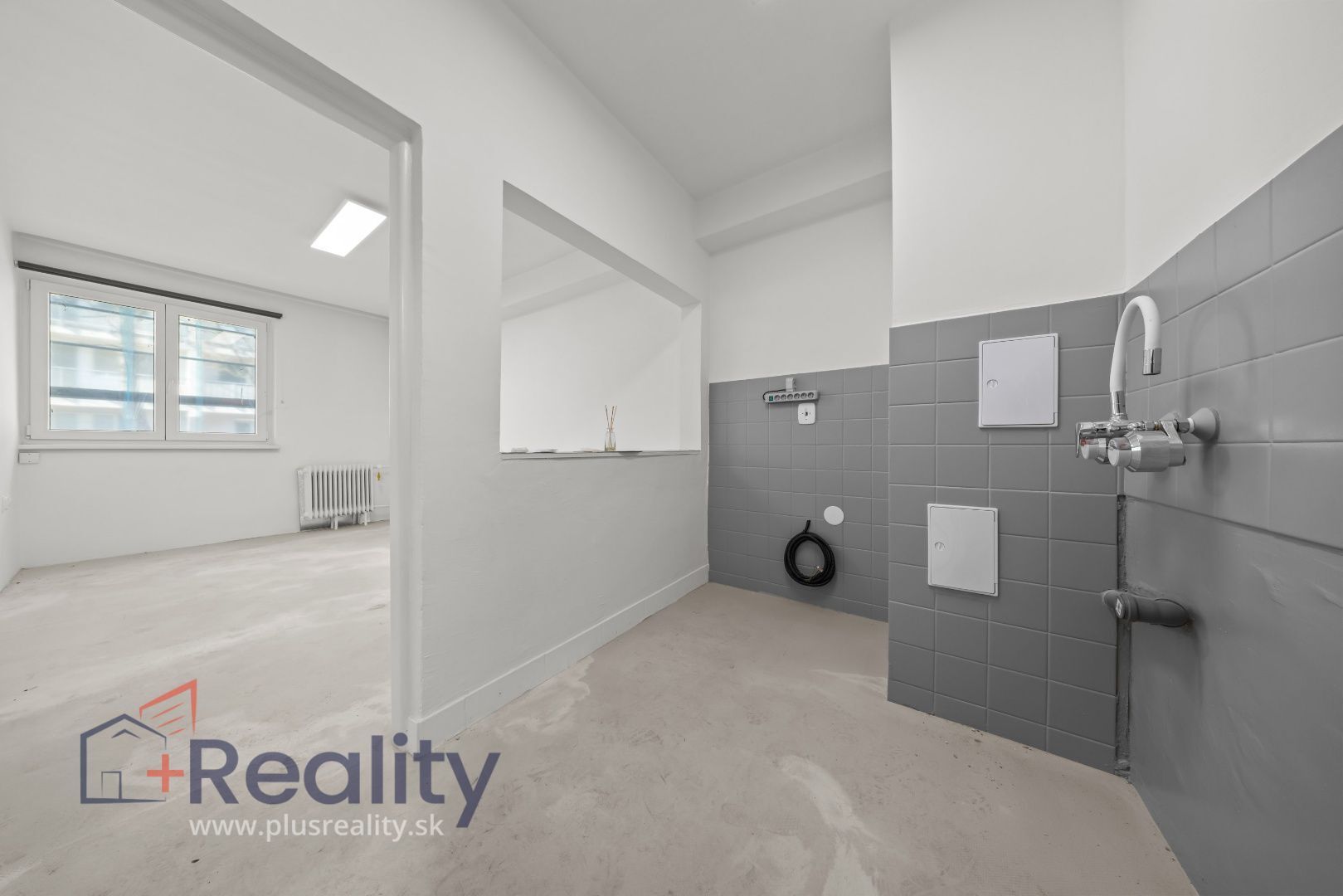 PLUS REALITY Zrekonštruovaný dvojizbový byt v Ružinove na predaj!