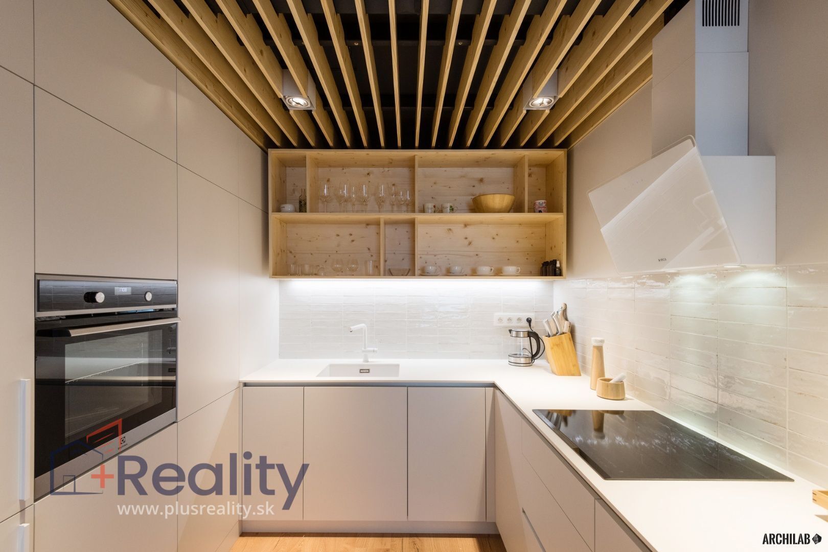Ponúkame Vám na krátkodobejší prenájom, do 08/25 dvojizbový byt v Urban Residence, otočený do vnútrobloku, komplet štýlovo zariadený