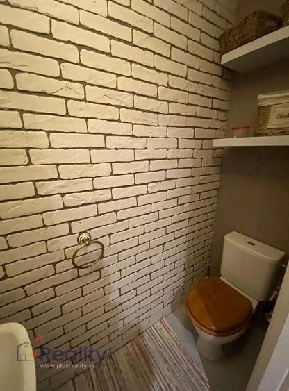 Priestranný 2 izbový byt v mestskej časti Bratislava Staré Mesto na Židovskej ulici na prenájom!