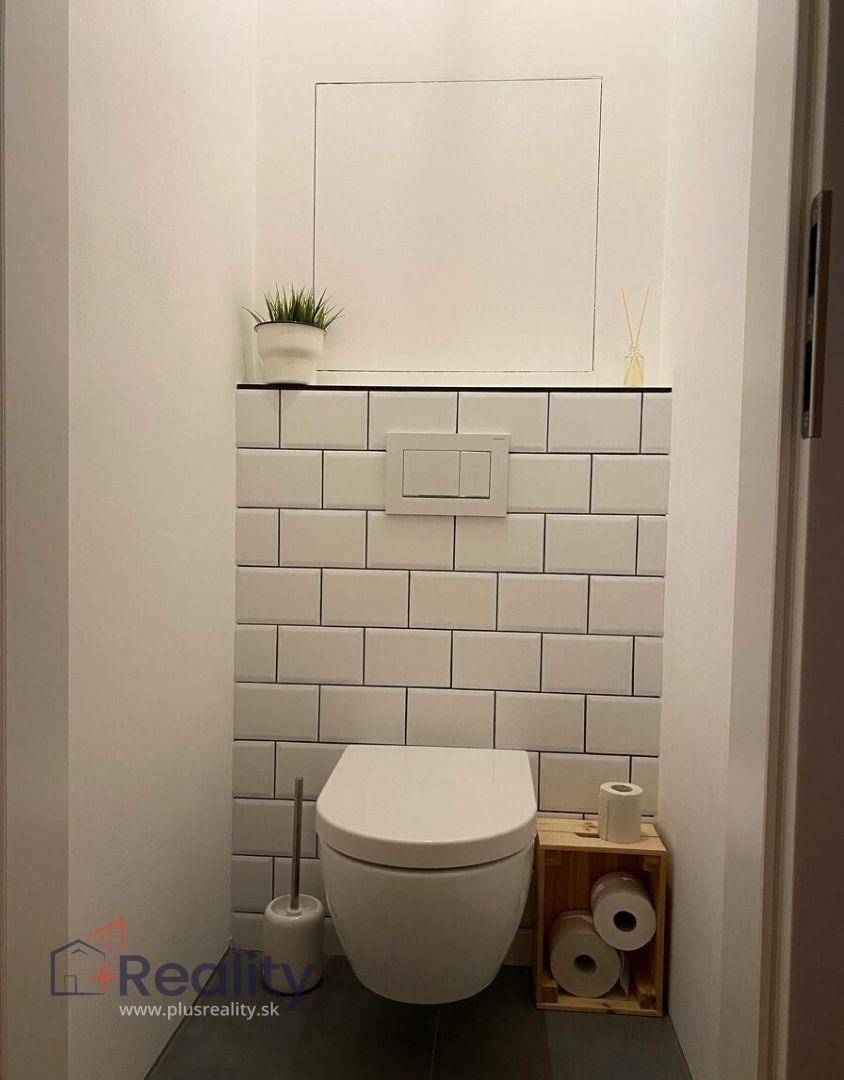 Priestranný 2,5 izbový bytu s balkónom v mestskej časti Bratislava Ružinov na Svidnickej ulici na prenájom!