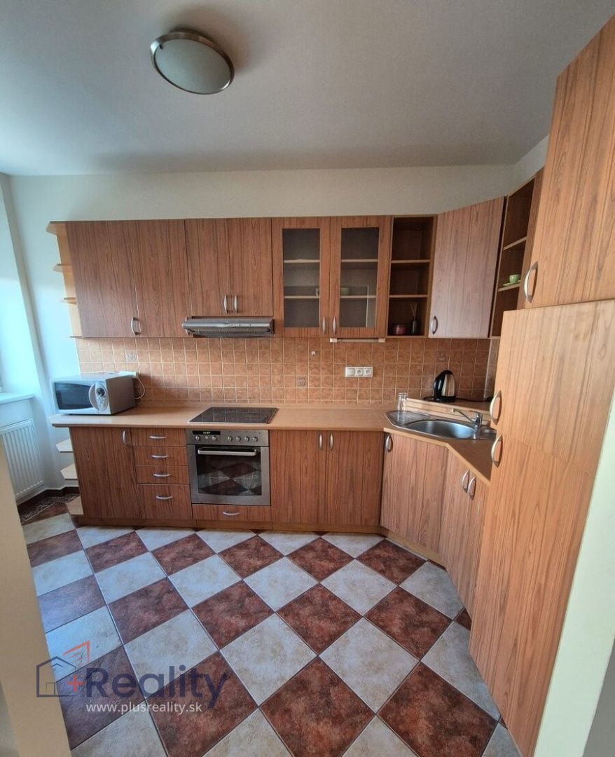 Príjemný 2 izbový byt v mestskej časti Bratislava Ružinov a Staré Mesto na Záhradníckej ulici na prenájom!