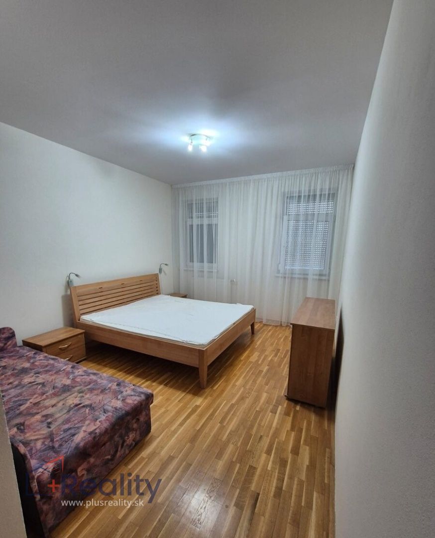 Príjemný 2 izbový byt v mestskej časti Bratislava Ružinov a Staré Mesto na Záhradníckej ulici na prenájom!
