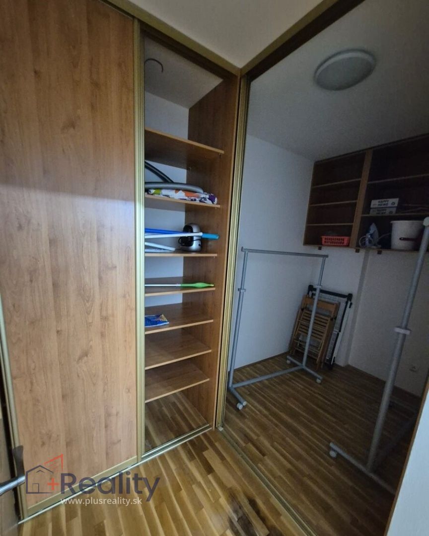 Príjemný 2 izbový byt v mestskej časti Bratislava Ružinov a Staré Mesto na Záhradníckej ulici na prenájom!