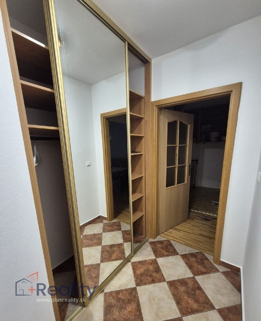 Príjemný 2 izbový byt v mestskej časti Bratislava Ružinov a Staré Mesto na Záhradníckej ulici na prenájom!