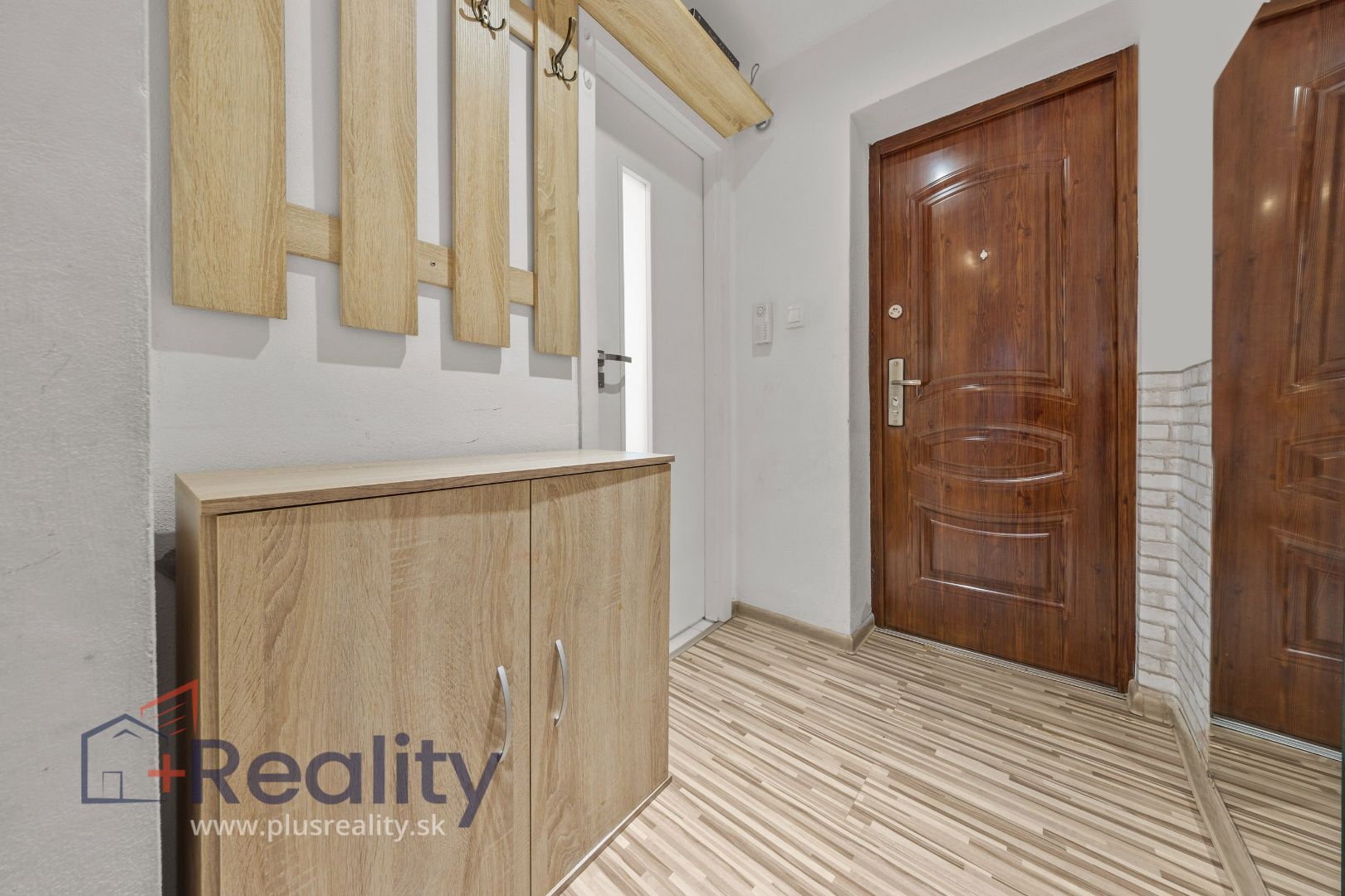 REZERVOVANÉ |  Útulný trojizbový byt s balkónom v meste Sládkovičovo na predaj!