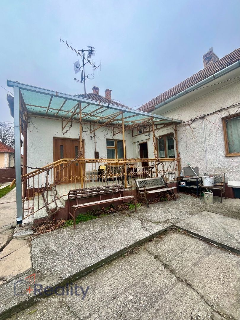 Rodinný dom s terasou a s veľkým pozemkom v obci Vydrany na predaj!