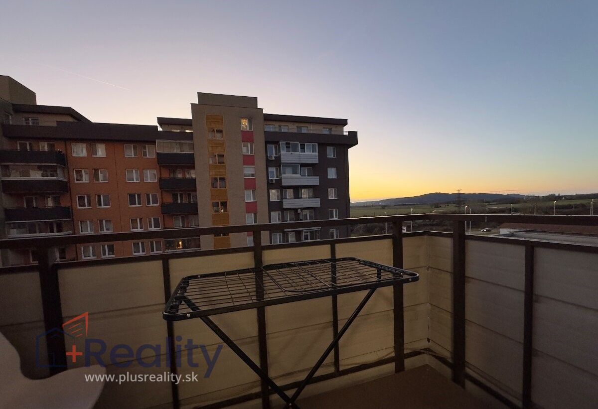 Slnečný 1 izbový byt s balkónom v mestskej časti Bratislava Petržalka na Vyšehradskej ulici na predaj!