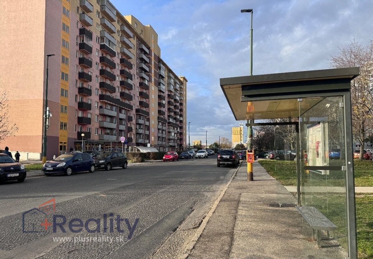 Slnečný 1 izbový byt s balkónom v mestskej časti Bratislava Petržalka na Vyšehradskej ulici na predaj!