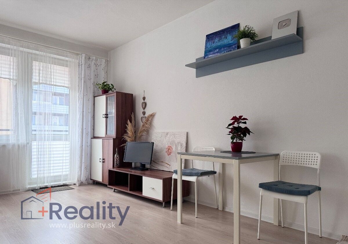 Slnečný 1 izbový byt s balkónom v mestskej časti Bratislava Petržalka na Vyšehradskej ulici na predaj!