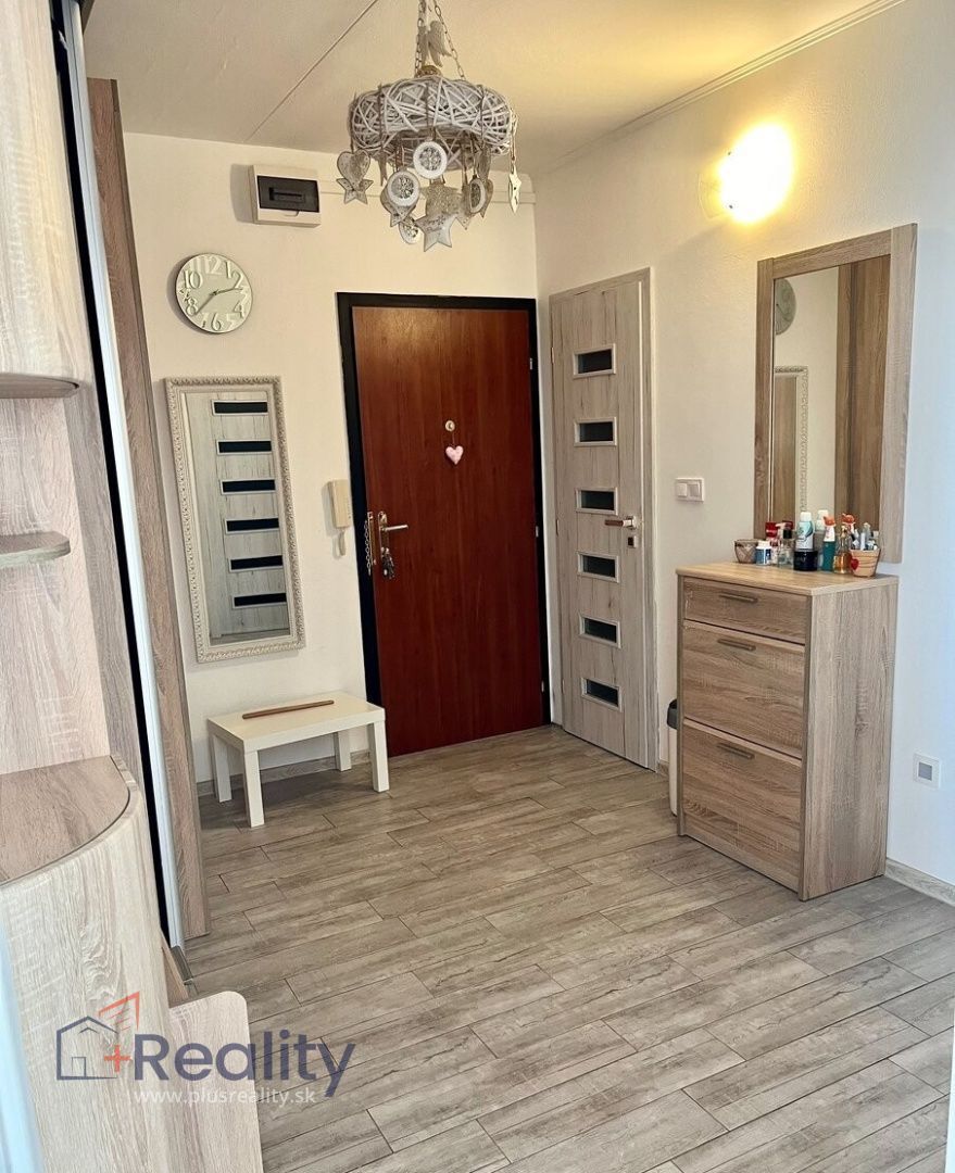 Slnečný 2 izbový byt s balkónom v mestskej časti Bratislava Nové Mesto- Kramáre na Višňovej ulici na prenájom!