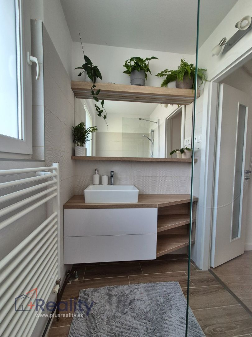 Slnečný  3 izbový byt s balkónom v centre mesta Dunajská Streda na prenájom!