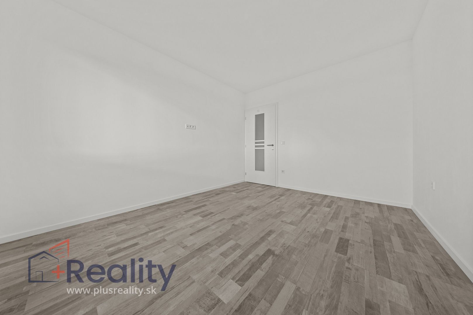 Slnečný 3 izbový byt s balkónom v maďarskej obci Rajka na predaj!