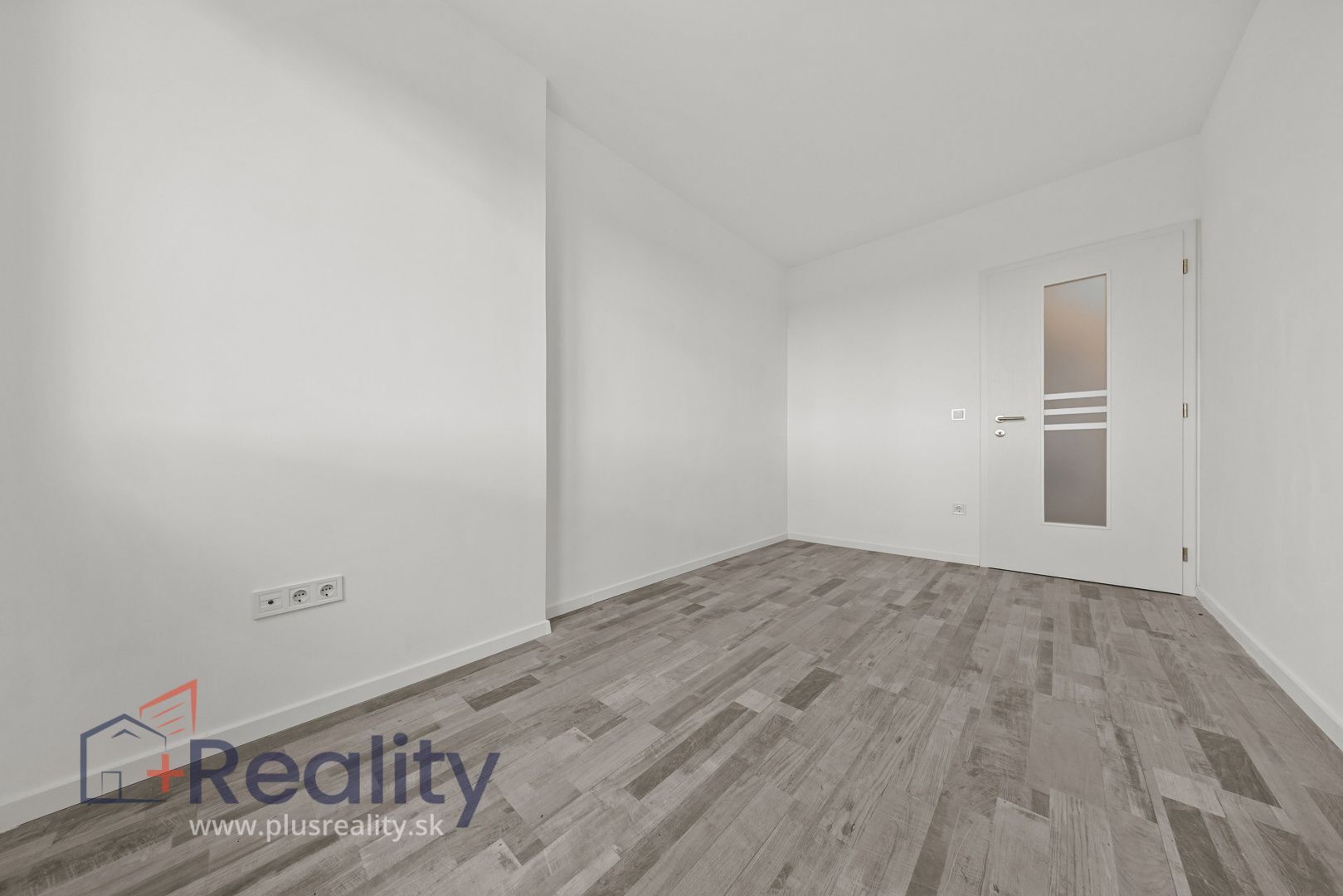 Slnečný 3 izbový byt s balkónom v maďarskej obci Rajka na predaj!