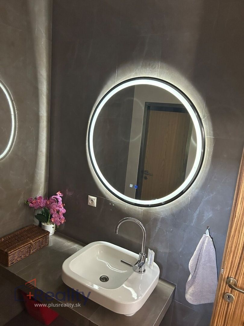 Veľký 2 izbový apartmán s balkónom v mestskej časti Bratislava Podunajské Biskupice na Pšeničnej ulici na prenájom!