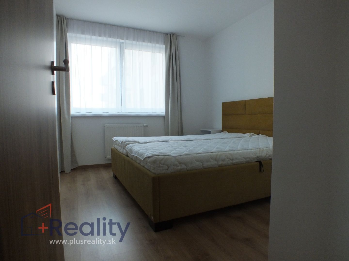 Zariadený 2 izbový byt s balkónom a garážovým státím v projekte RENDEZ Bratislava Rača na prenájom!