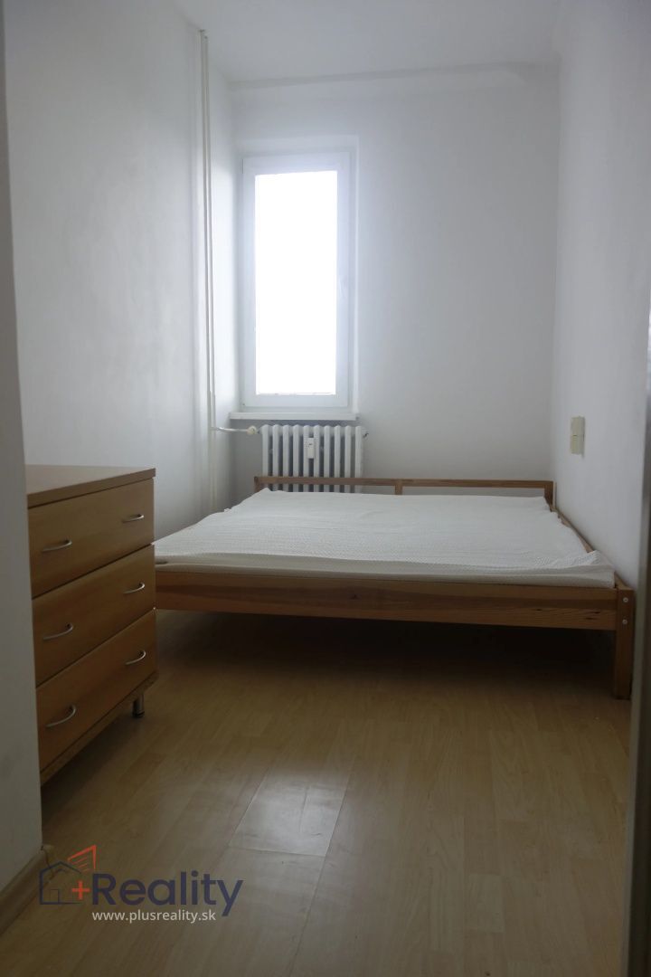 Zariadený 2 izbový byt s balkónom v mestskej časti Bratislava Ružinov na Haburskej ulici  na prenájom!