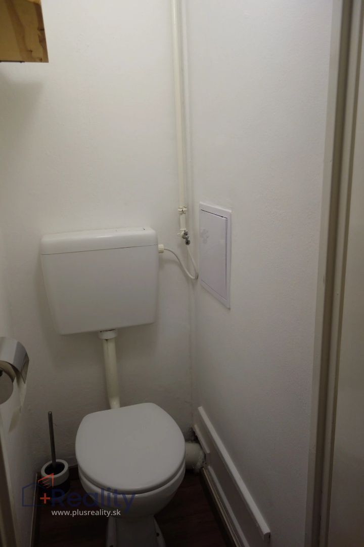 Zariadený 2 izbový byt s balkónom v mestskej časti Bratislava Ružinov na Haburskej ulici  na prenájom!