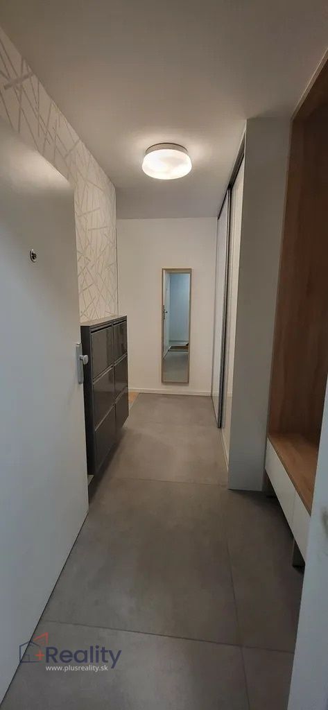 Zariadený 2 izbový byt s terasou v tichej lokalite mestskej časti Bratislava Ružinov na prenájom!