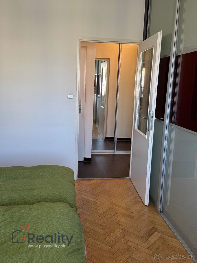 Zariadený 3 izbový byt s balkónom v mestskej časti Bratislava Ružinov na Svidníckej ulici na prenájom!