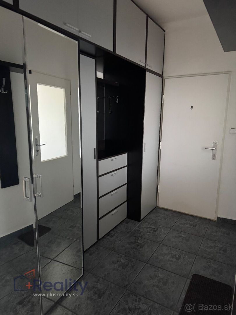 Zariadený 3 izbový byt s balkónom v mestskej časti Bratislava Ružinov na Svidníckej ulici na prenájom!