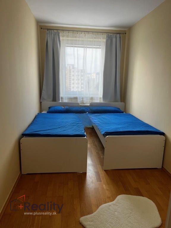 Zrekonštruovaný 2 izbový byt s balkónom v mestskej časti Bratislava Ružinov na Mierovej ulici na prenájom!