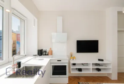 Dizajnový 2 izbový byt v mestskej časti Bratislava Staré mesto na Štefánikovej ulici na prenájom!