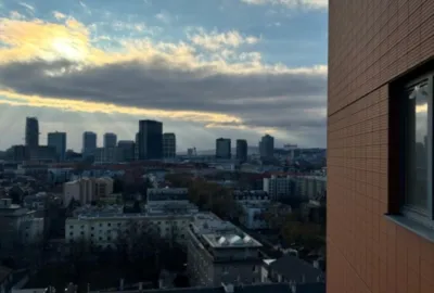 Dvojizbový byt s balkónom vo výškovej budove ROZADOL v mestskej časti Bratislava Ružinov na prenájom!